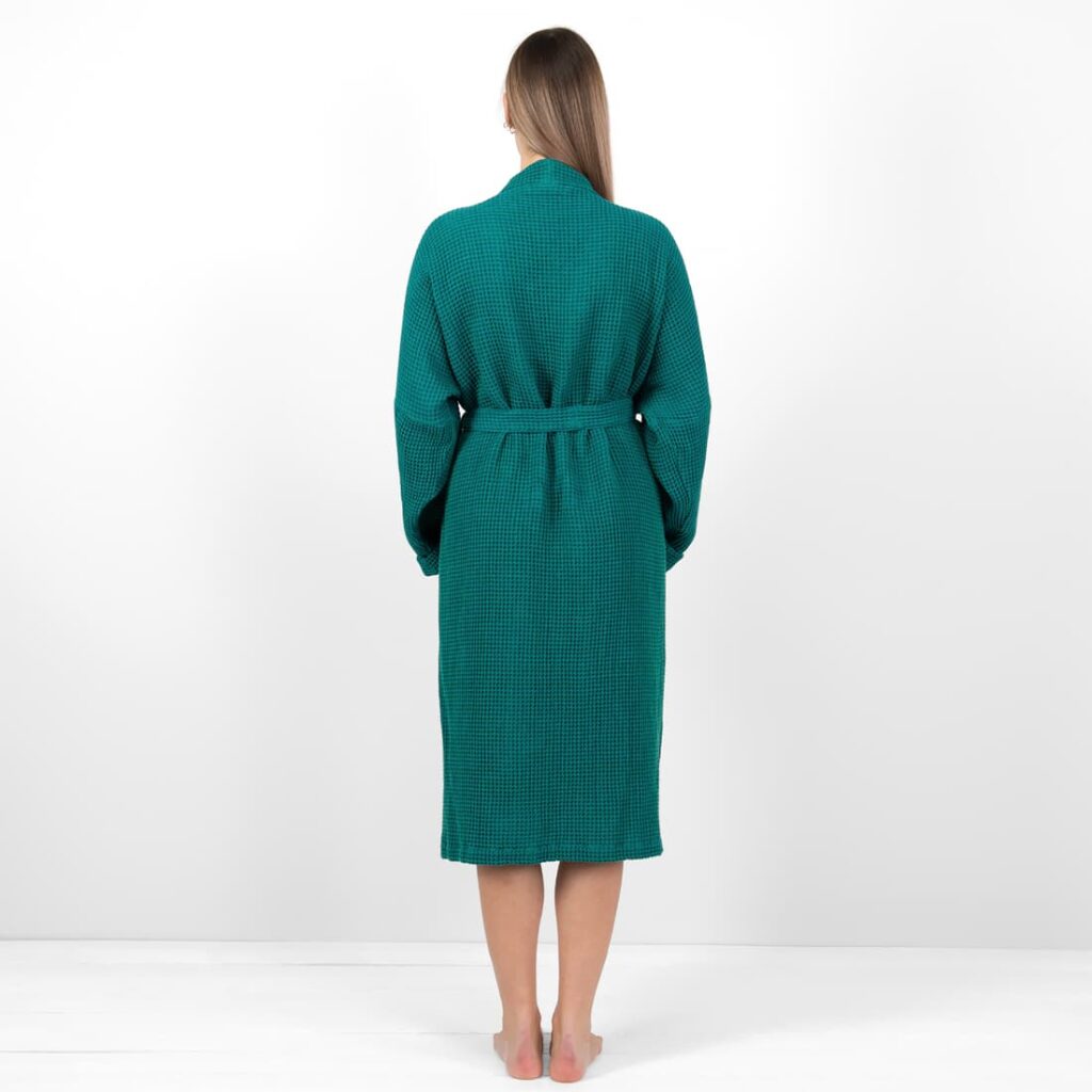 BINGO Peignoir vert émeraude 5 linen cotton emerald bathrobe, from backside.