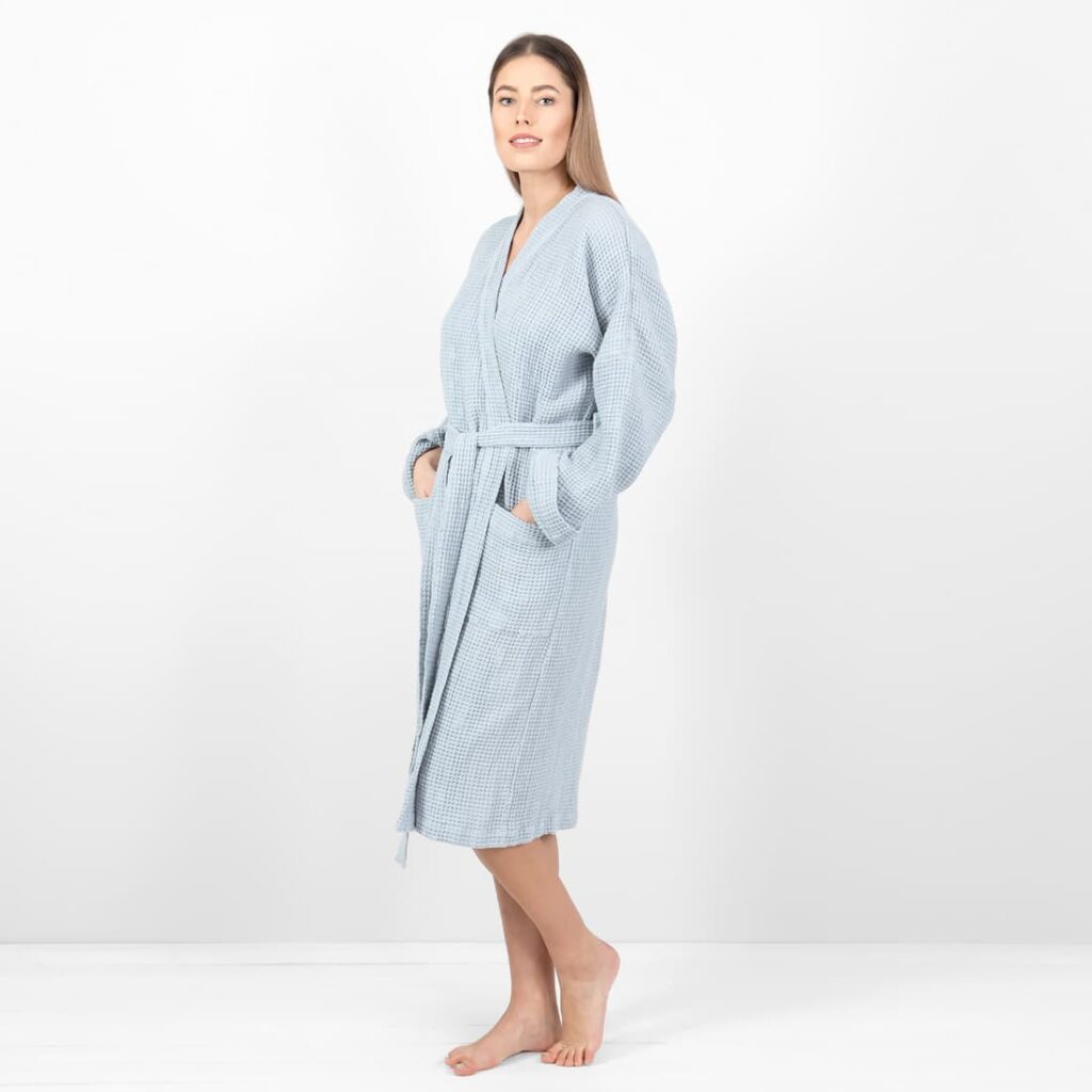 BINGO Peignoir bleu glace 2 linen cotton blue grey bathrobe, washed.