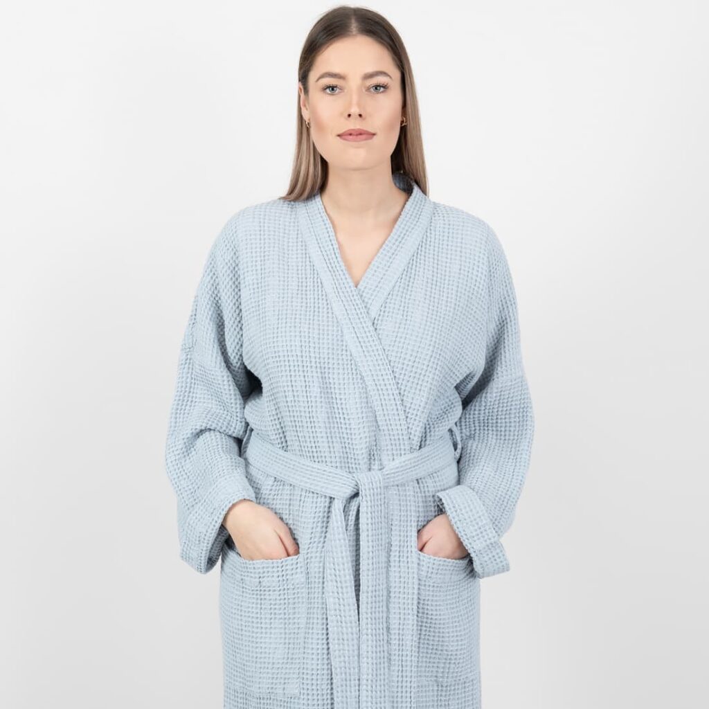 BINGO Peignoir bleu glace 3 linen cotton blue grey bathrobe with pockets.