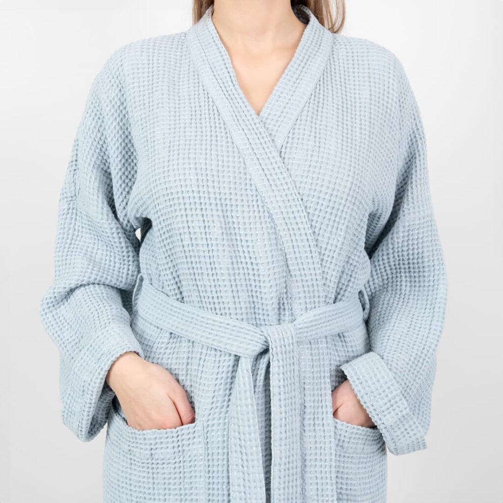 BINGO Peignoir bleu glace 4 linen cotton blue grey bathrobe with simple collar, belt.