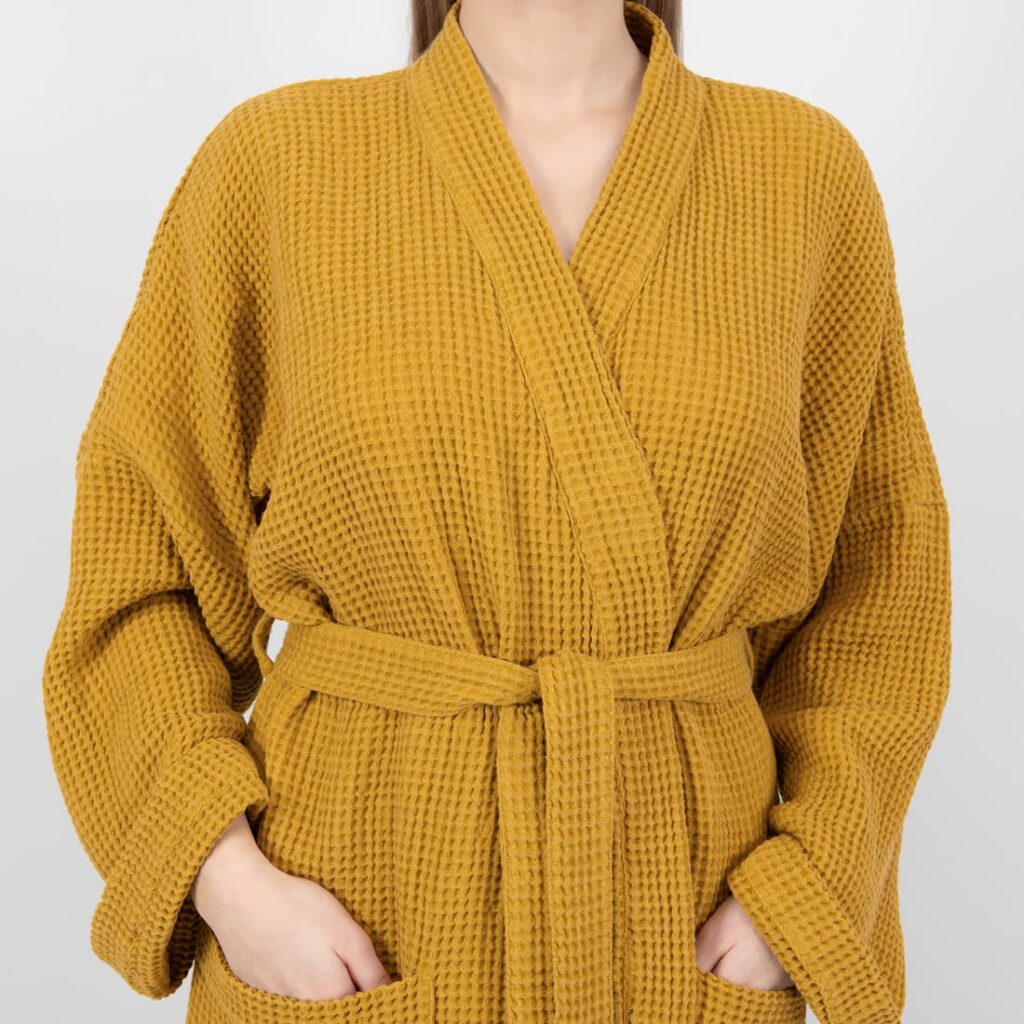 BINGO Peignoir moutarde 4 linen cotton mustard bathrobe with simple colar and belt.