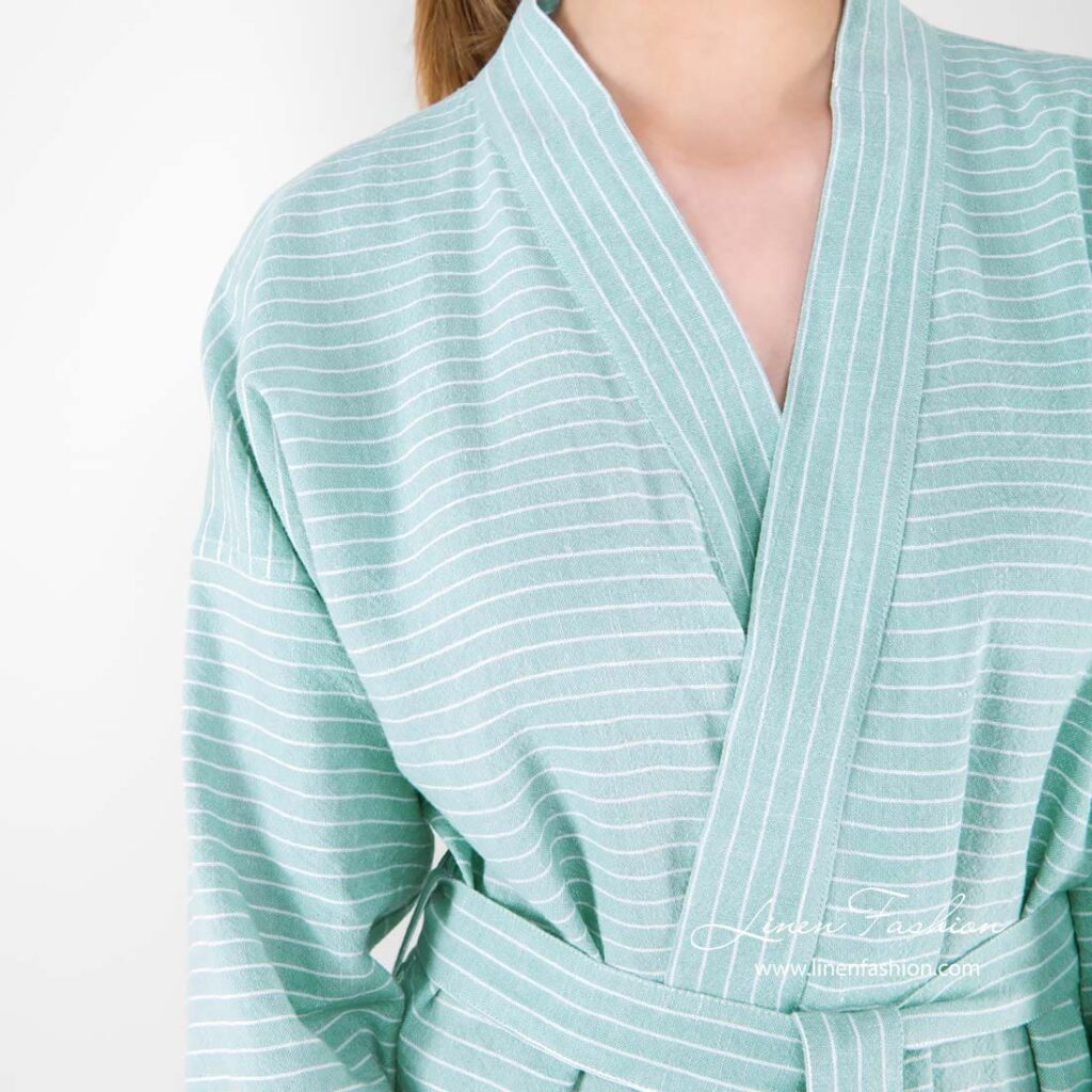 MARY Peignoir vert clair 3 Mary linen bathrobe for women, light green.