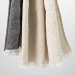 TORBY Châle beige noir