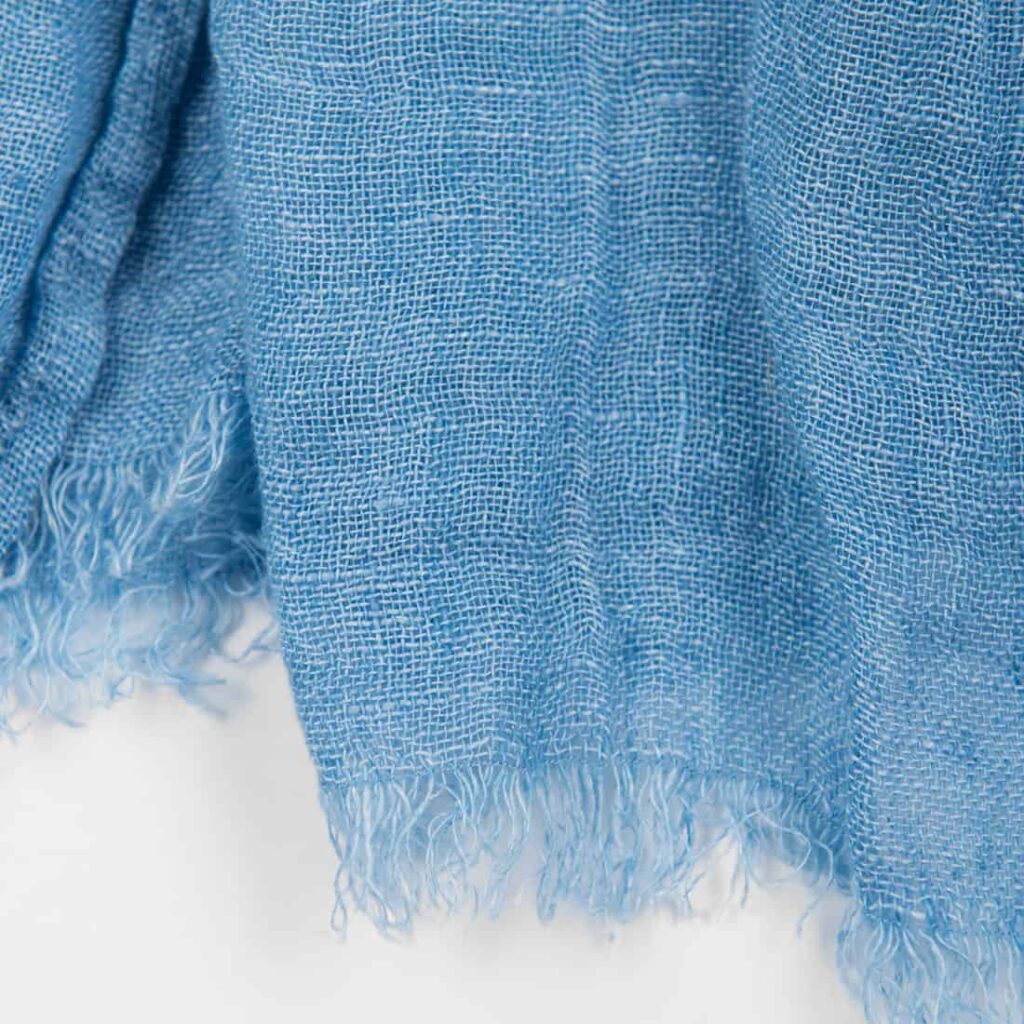 FINO Châle bleu clair 2 FINO Châle bleu clair – Image 2