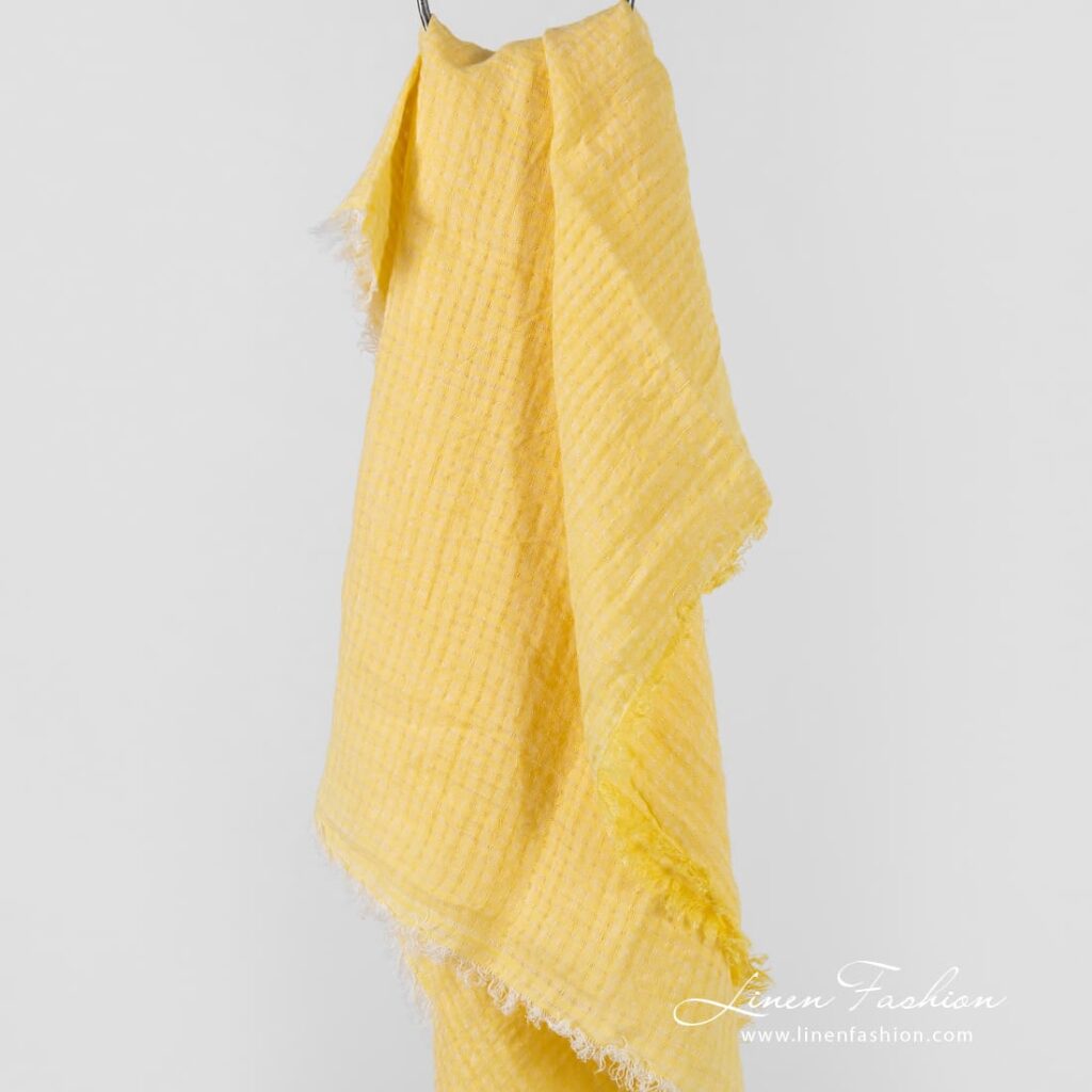 MARE Foulard jaune 2 MARE Foulard jaune – Image 2