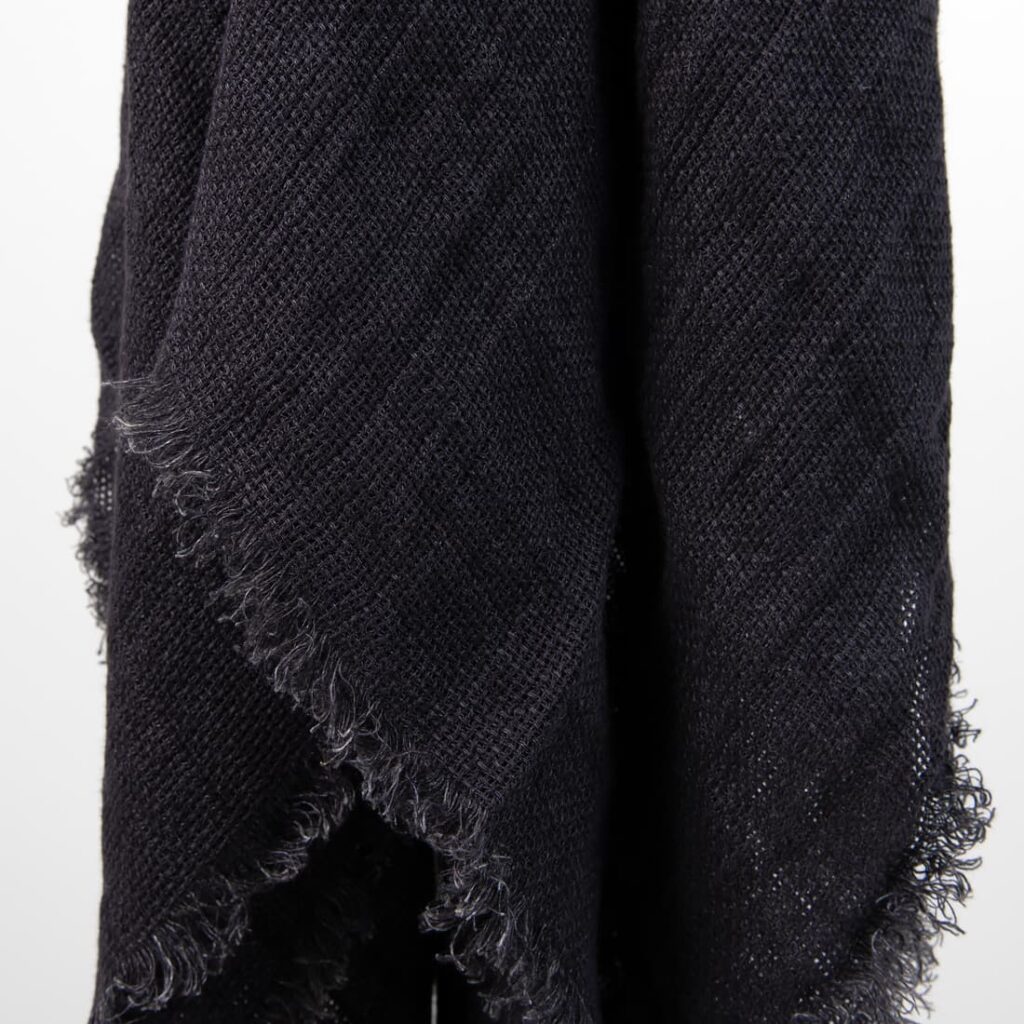 INO Foulard noir 3 INO Foulard noir – Image 3
