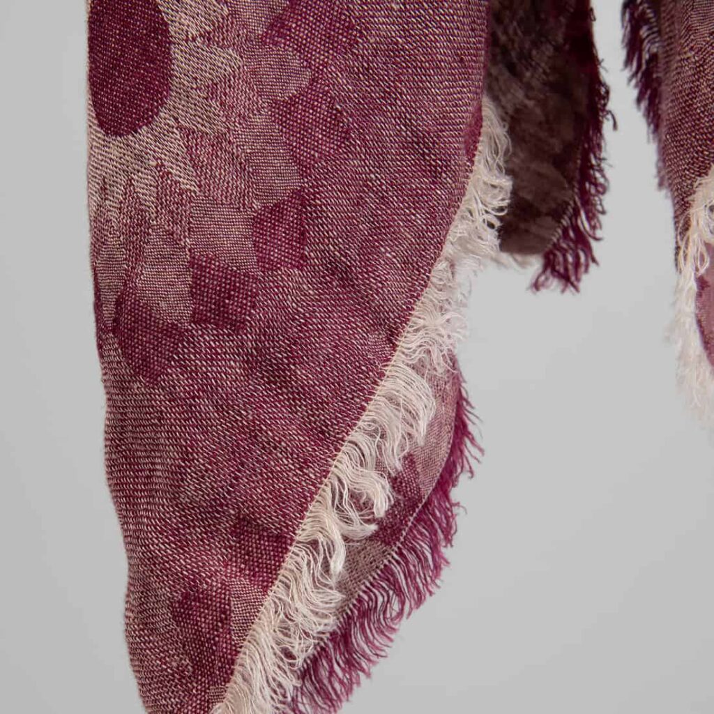 SUNA Foulard rouge 3 SUNA Foulard rouge – Image 3