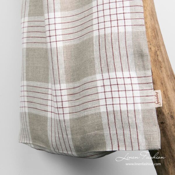 Grey/red checked shopper bag.