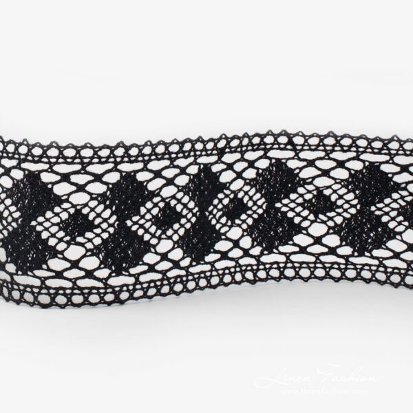 Black linen lace no.70 in diamond pattern