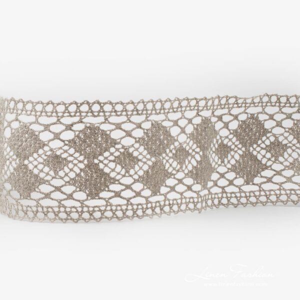 Natural linen lace no. 69 with diamond pattern