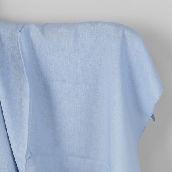 Tissu de lin uni bleu clair pâle