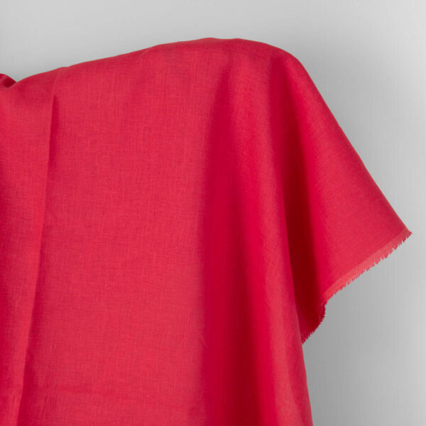 Tissu de lin uni rose-rouge vibrant