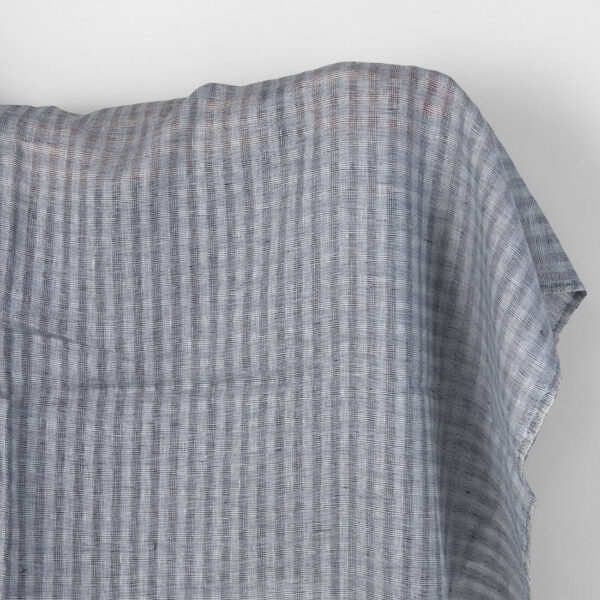 Tissu de lin à petits carreaux gris ajourés