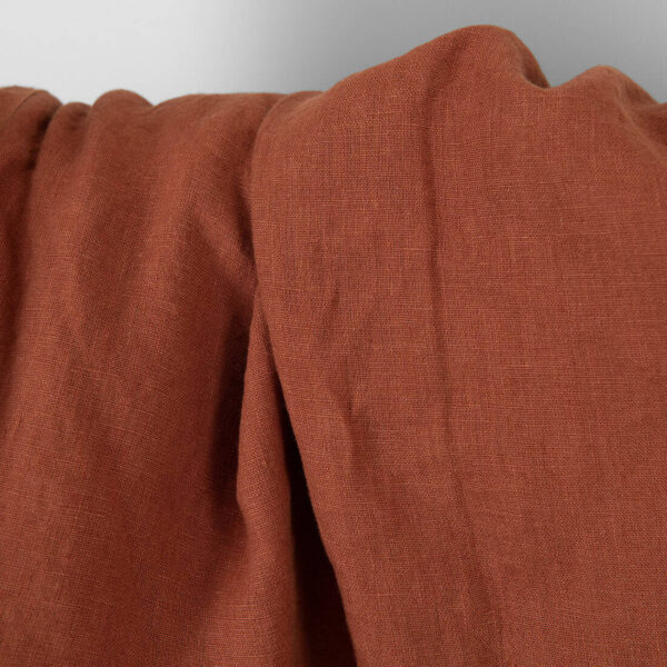 Tissu de lin couleur marron chaud lavé – Image 3