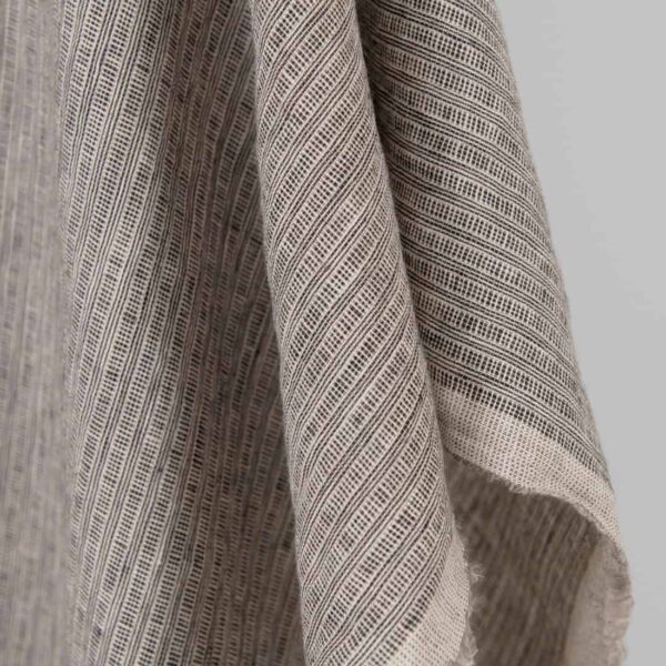 Tissu de lin rose-noir à petites rayures lavé – Image 3