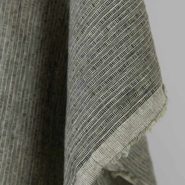 Tissu de lin vert-noir à petites rayures lavé – Image 3