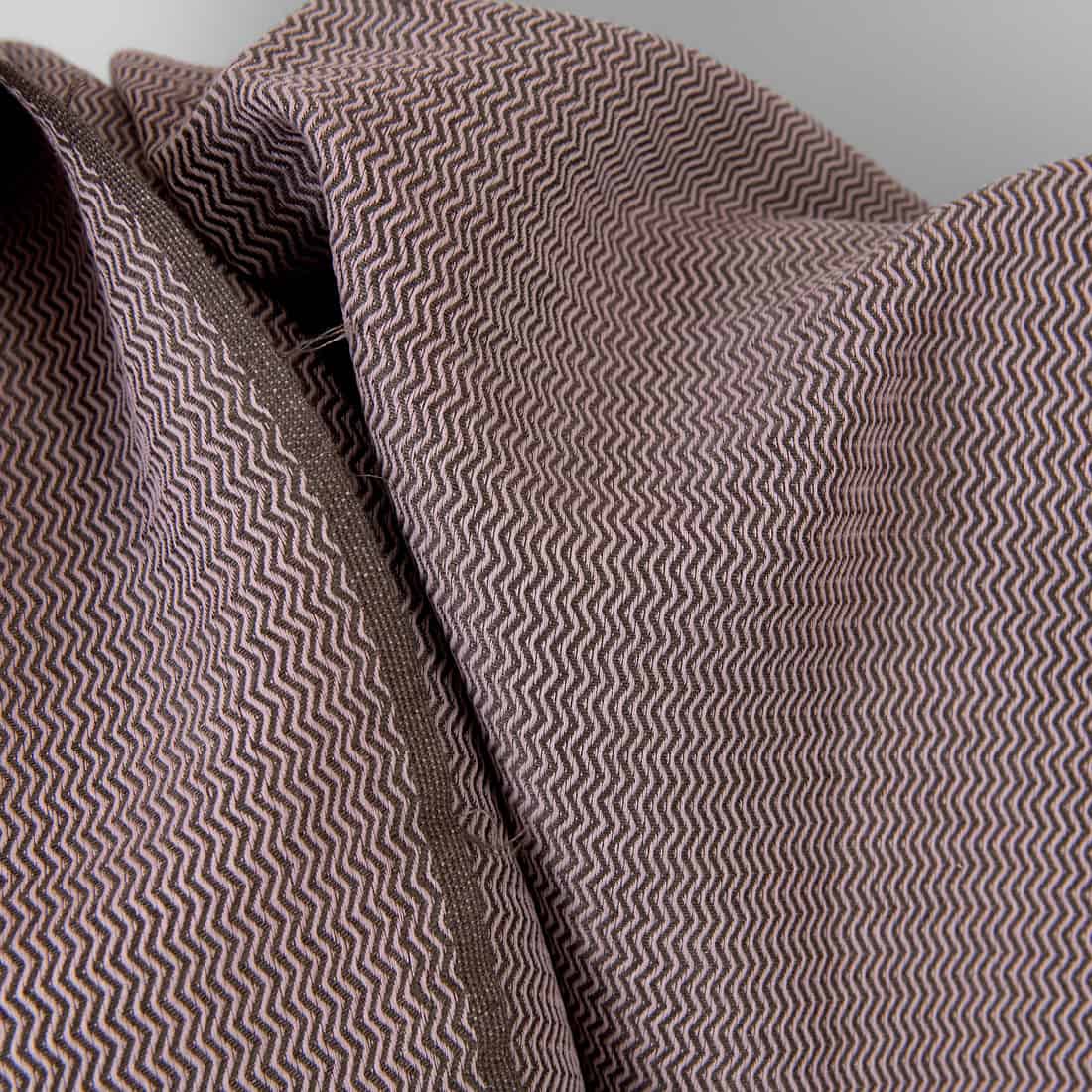 Tissu lourd en lin et coton lilas et marron en zigzag 2 Tissu lourd en lin et coton lilas et marron en zigzag – Image 2