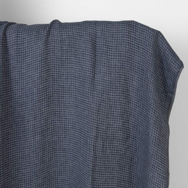 Tissu de lin bleu foncé et gris diamants lavés