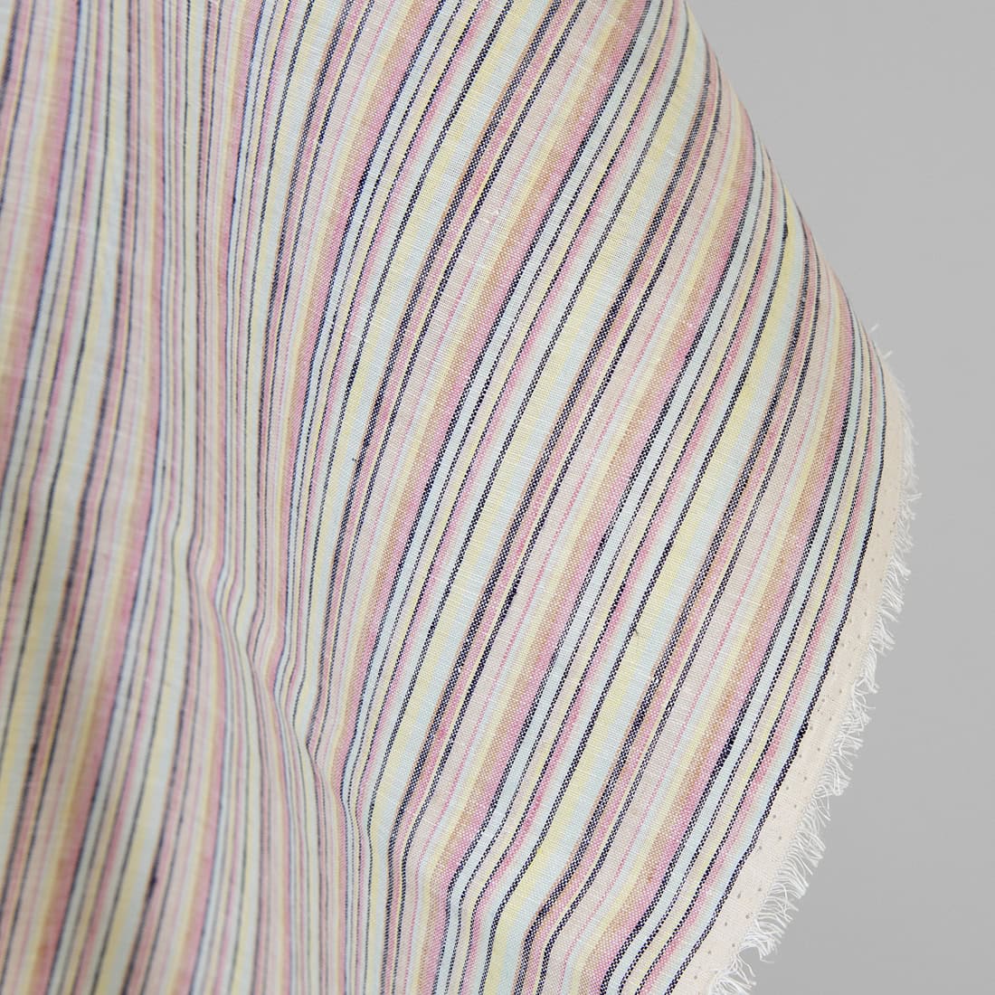Tissu de lin et de chanvre multicolore avec des rayures bleu foncé 2 Tissu de lin et de chanvre multicolore avec des rayures bleu foncé – Image 2