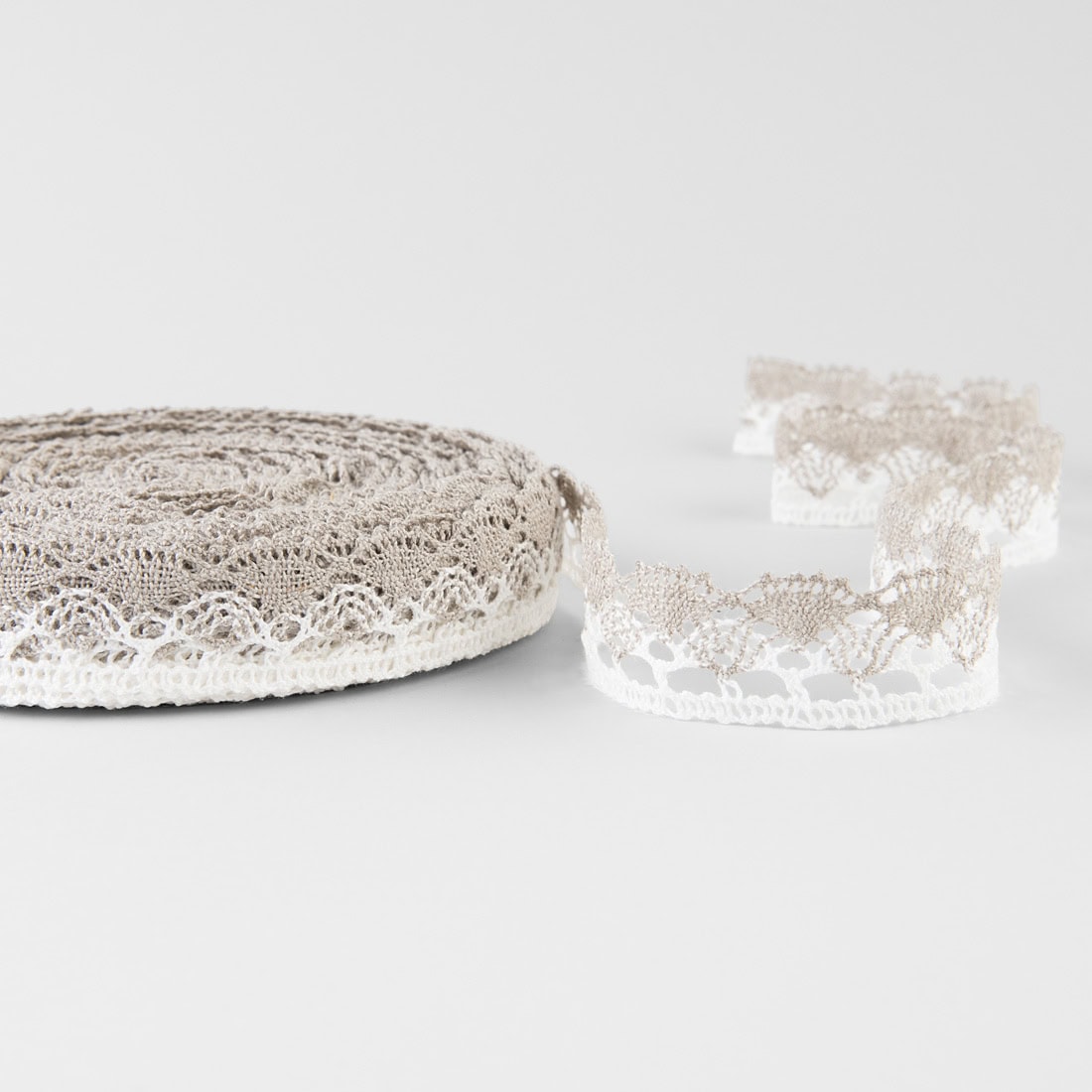 Dentelle de lin blanche et naturelle No. 88 1 Linen lace white and natural No. 88
