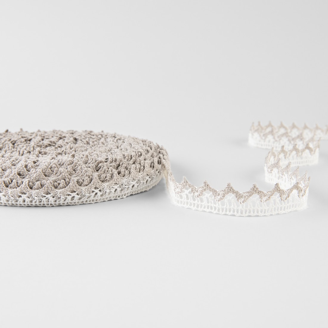 Dentelle de lin blanche et naturelle No. 91 1 Linen lace white and natural No. 91