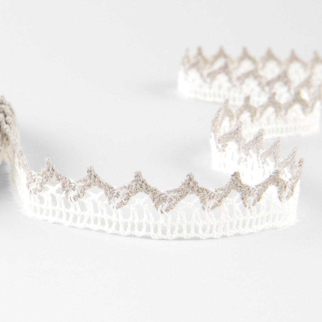 Dentelle de lin blanche et naturelle No. 91 2 Linen lace white and natural No. 91, 2cm width