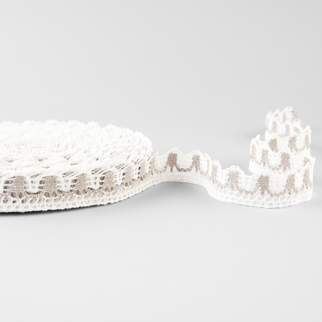 Dentelle de lin blanche et naturelle No. 89 1 Linen lace white and natural No. 89