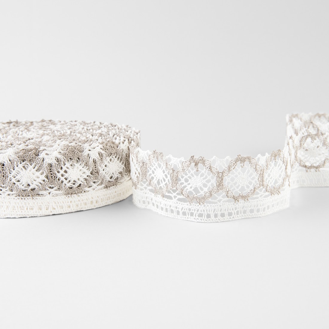 Dentelle de lin blanche et naturelle No. 95 1 Linen lace white and natural No. 95
