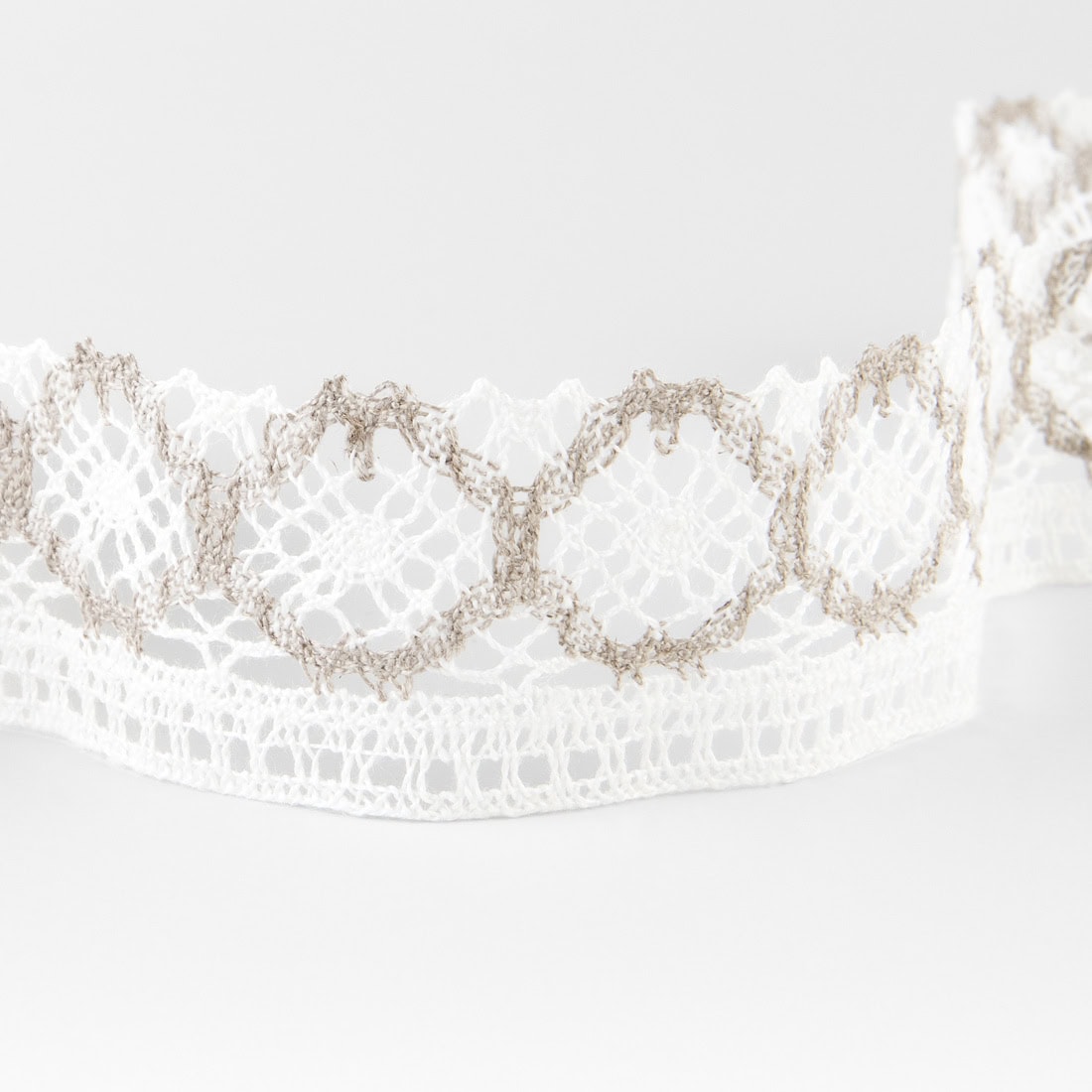 Dentelle de lin blanche et naturelle No. 95 2 Linen lace white and natural No. 95, 4cm width