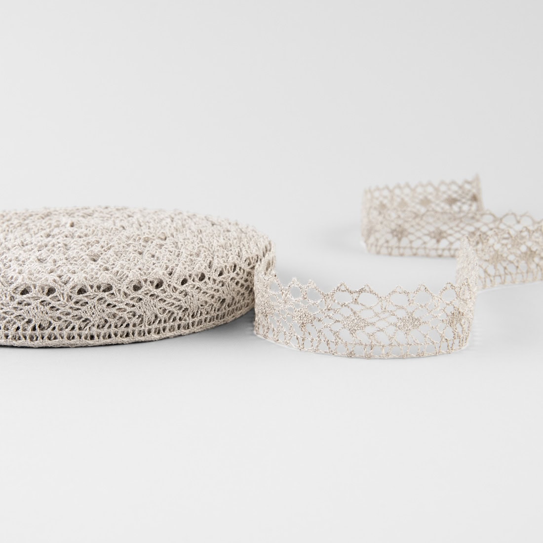 Dentelle de lin naturel No. 102 1 Linen lace natural No. 102