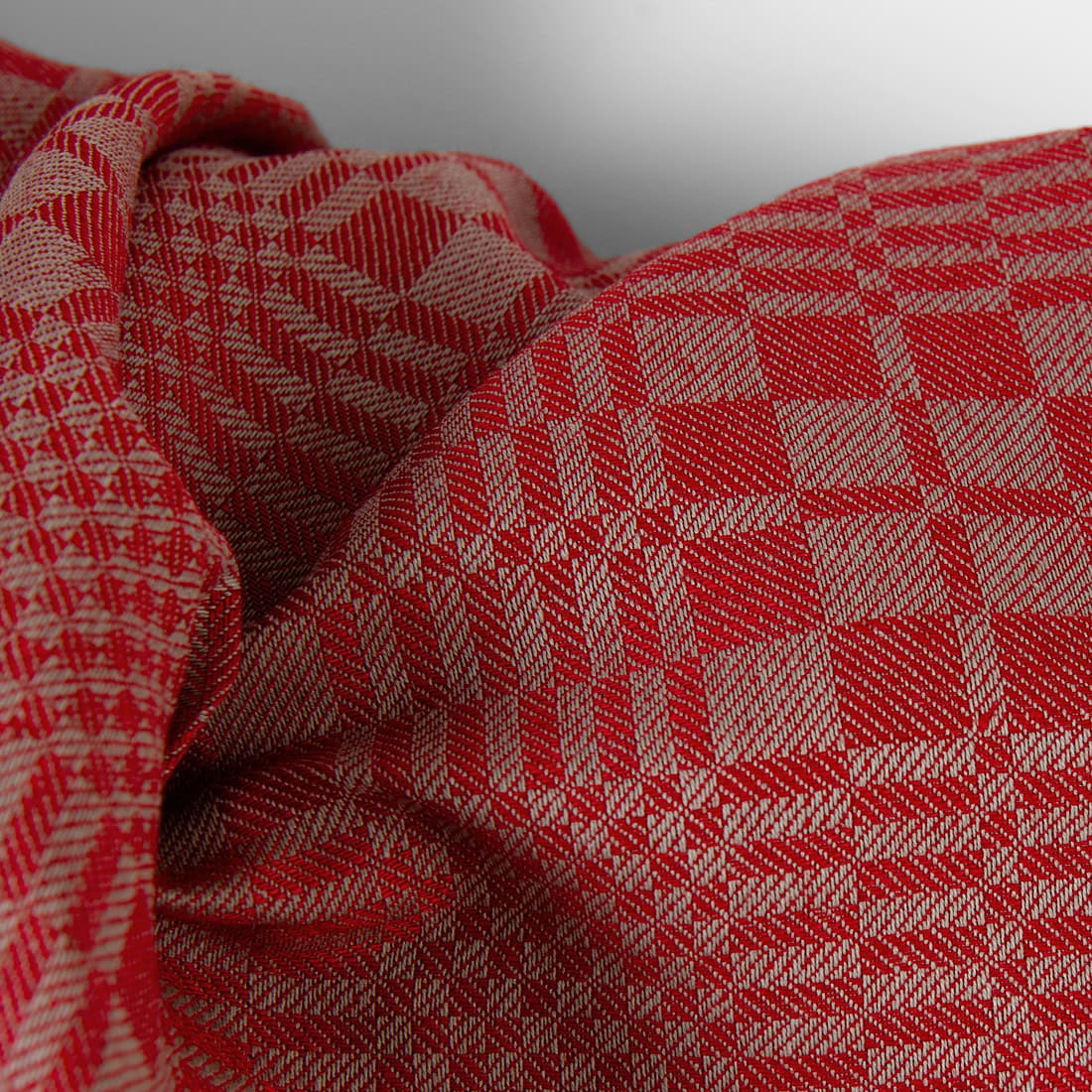 Tissu de lin et de coton à carreaux rouges et beiges en sergé 3 Tissu de lin et de coton à carreaux rouges et beiges en sergé – Image 3