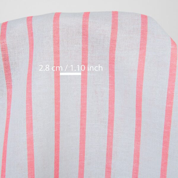 Tissu en lin et coton gris clair avec des rayures rouge vif – Image 4