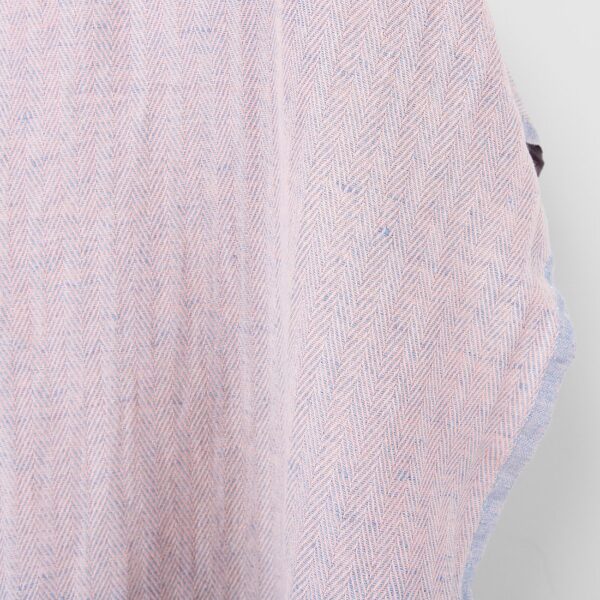 Tissu demi-lin à chevrons rose pâle et bleu pâle, lavé – Image 2