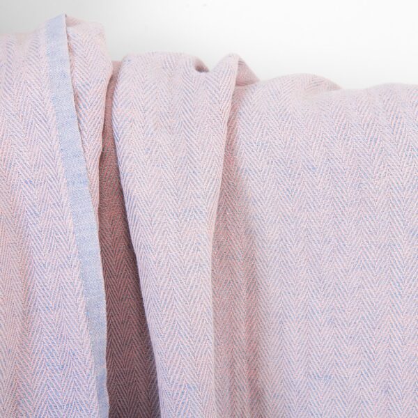 Tissu demi-lin à chevrons rose pâle et bleu pâle, lavé – Image 3