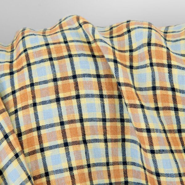Tissu de lin à carreaux orange et bleu pâle, lavé – Image 4