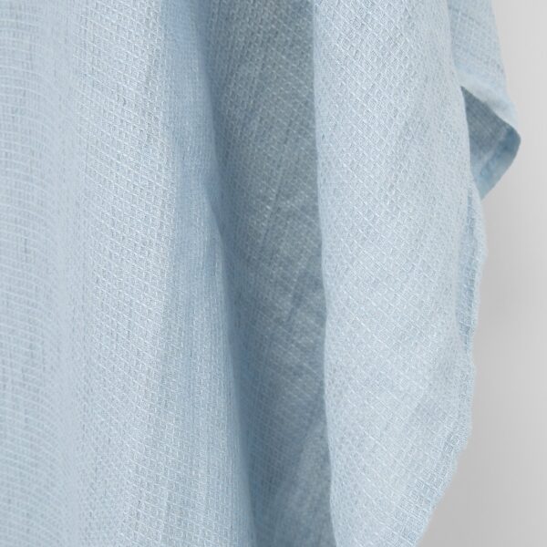 Tissu de lin gris pâle bleu gaufré, lavé – Image 2