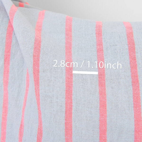 Tissu en lin et coton gris clair avec des rayures rouge vif, lavé – Image 5