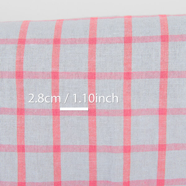 Tissu en lin et coton gris clair à carreaux rouge vif, lavé – Image 4
