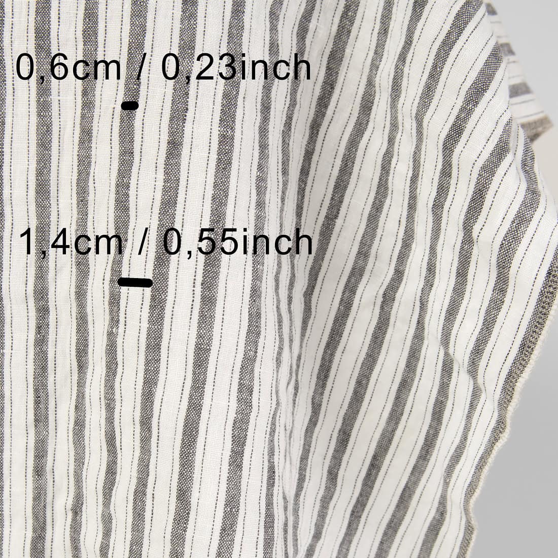 Tissu de lin délavé blanc cassé avec rayures grises 4 Tissu de lin délavé blanc cassé avec rayures grises – Image 4