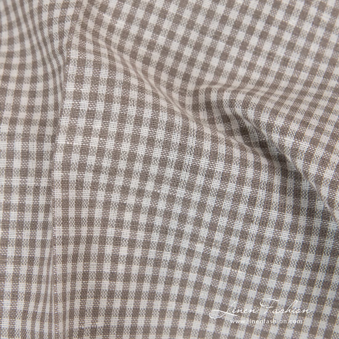 Tissu en lin et coton à carreaux gris-blancs 4 Grey white checked linen cotton fabric.