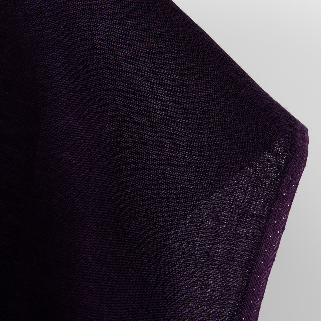 Tissu en lin satin noir-violet 2 Tissu en lin satin noir-violet – Image 2