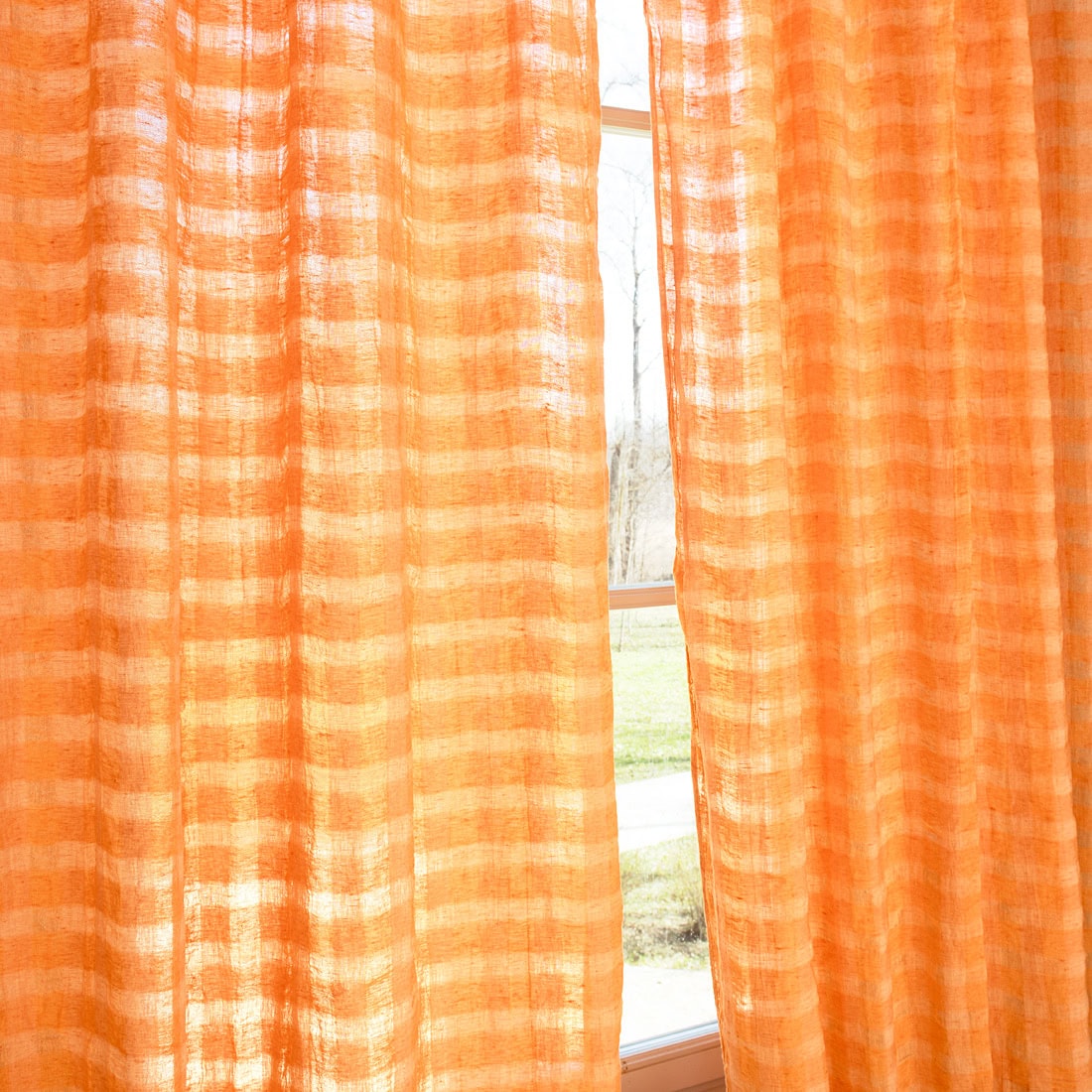 KORI Rideau orange 3 KORI Curtain orange, with see through checks