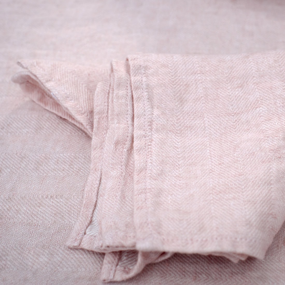 BONA Serviette de table rose 2 Pink linen napkin, herringbone pattern