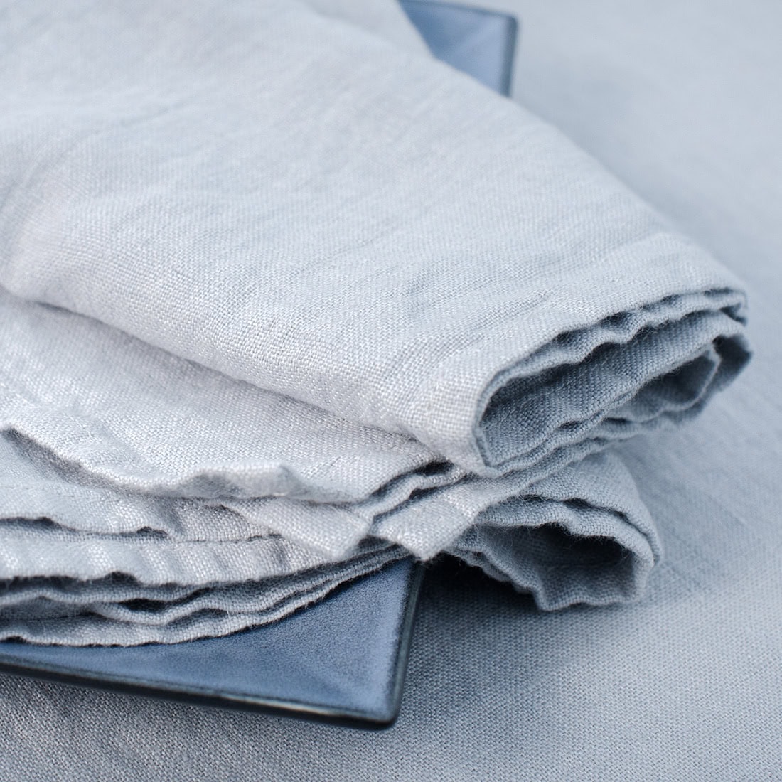 GAMMA Serviette de table gris clair 2 Light grey linen napkin, plain washed fabric