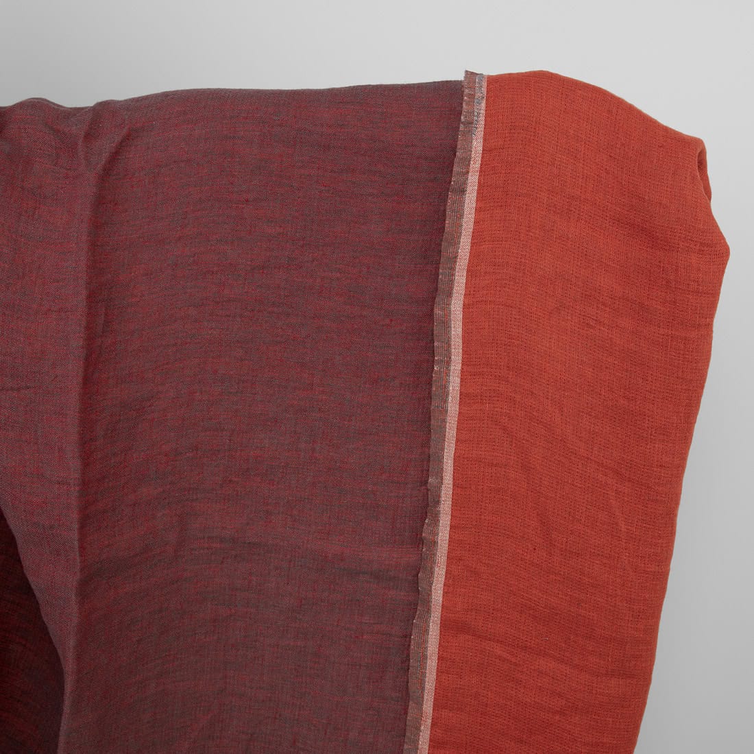 Tissu de lin lavé rouge double face 1 Red and grey washed linen fabric