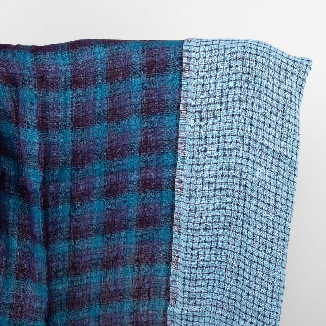Tissu en lin lavé deux faces bleu-turquoise 1 Blue and violet linen fabric