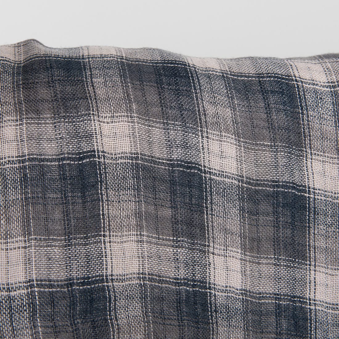 Tissu de lin lavé double face à carreaux gris 4 Washed checked grey linen fabric, 100% linen