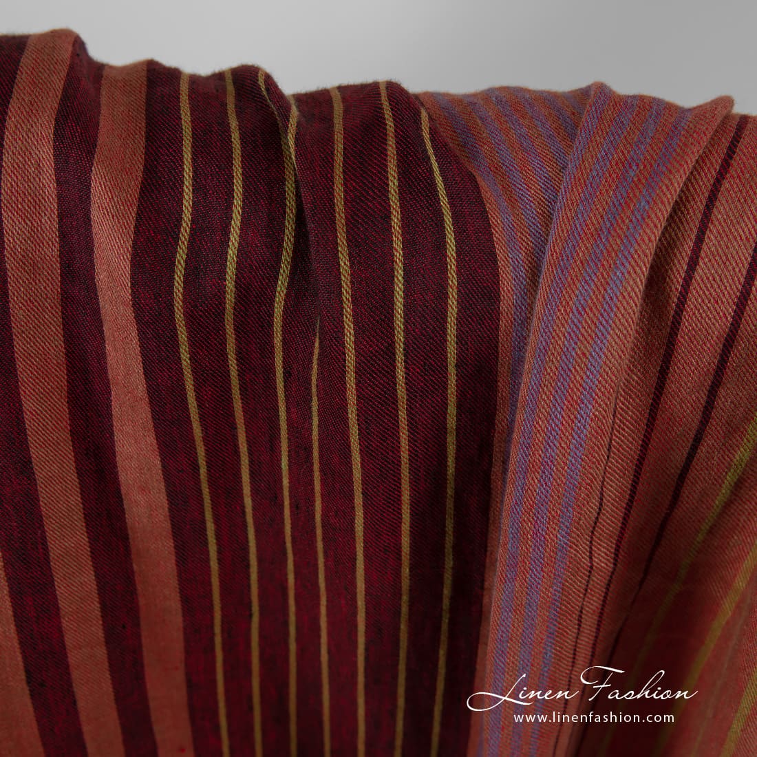 Tissu de lin à rayures rouges lavées 4 Linen fabric in red stripes, specially washed to increase softness