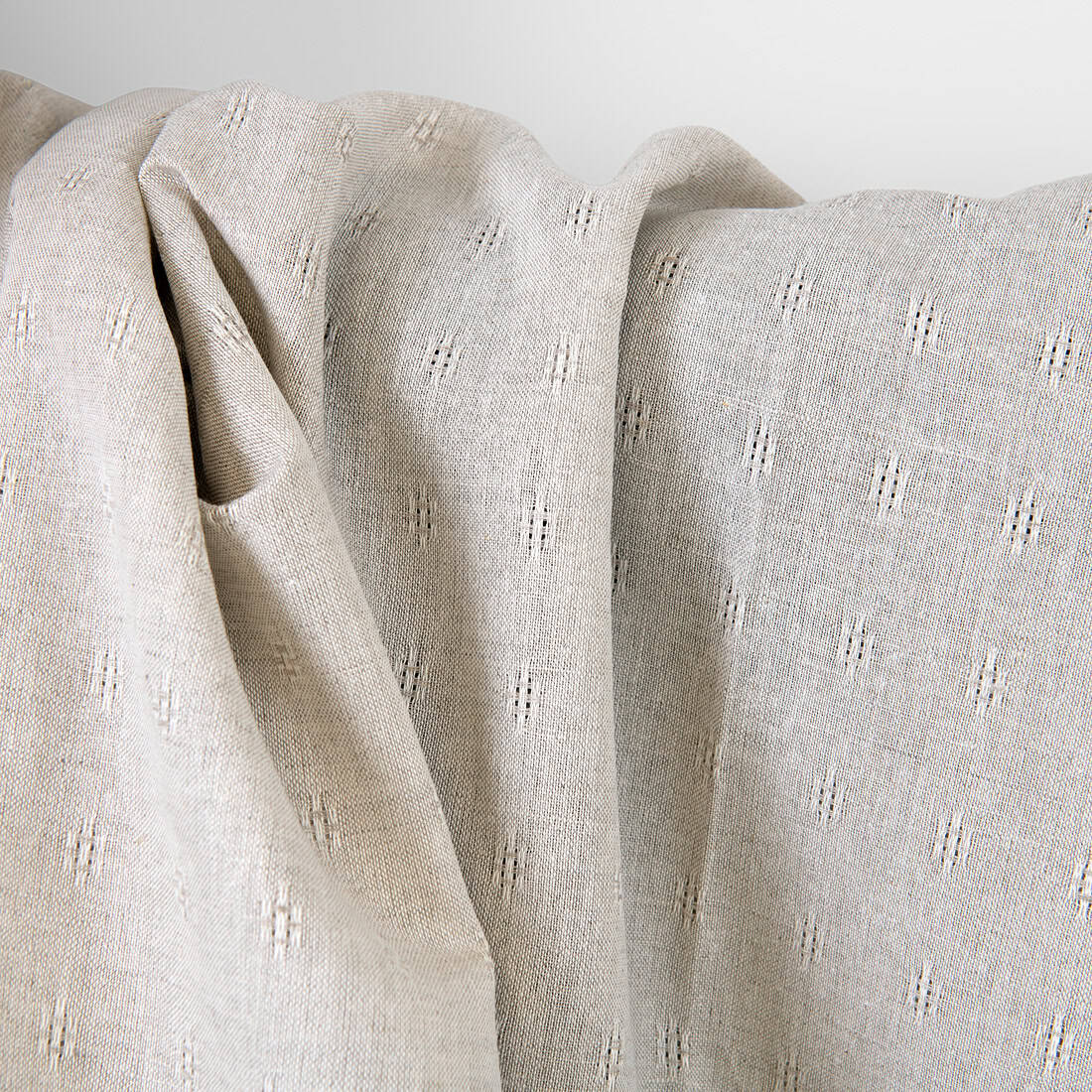 Tissu lin et coton beige avec motif ajouré 2 Linen cotton fabric beige with openwork pattern, with undyed linen