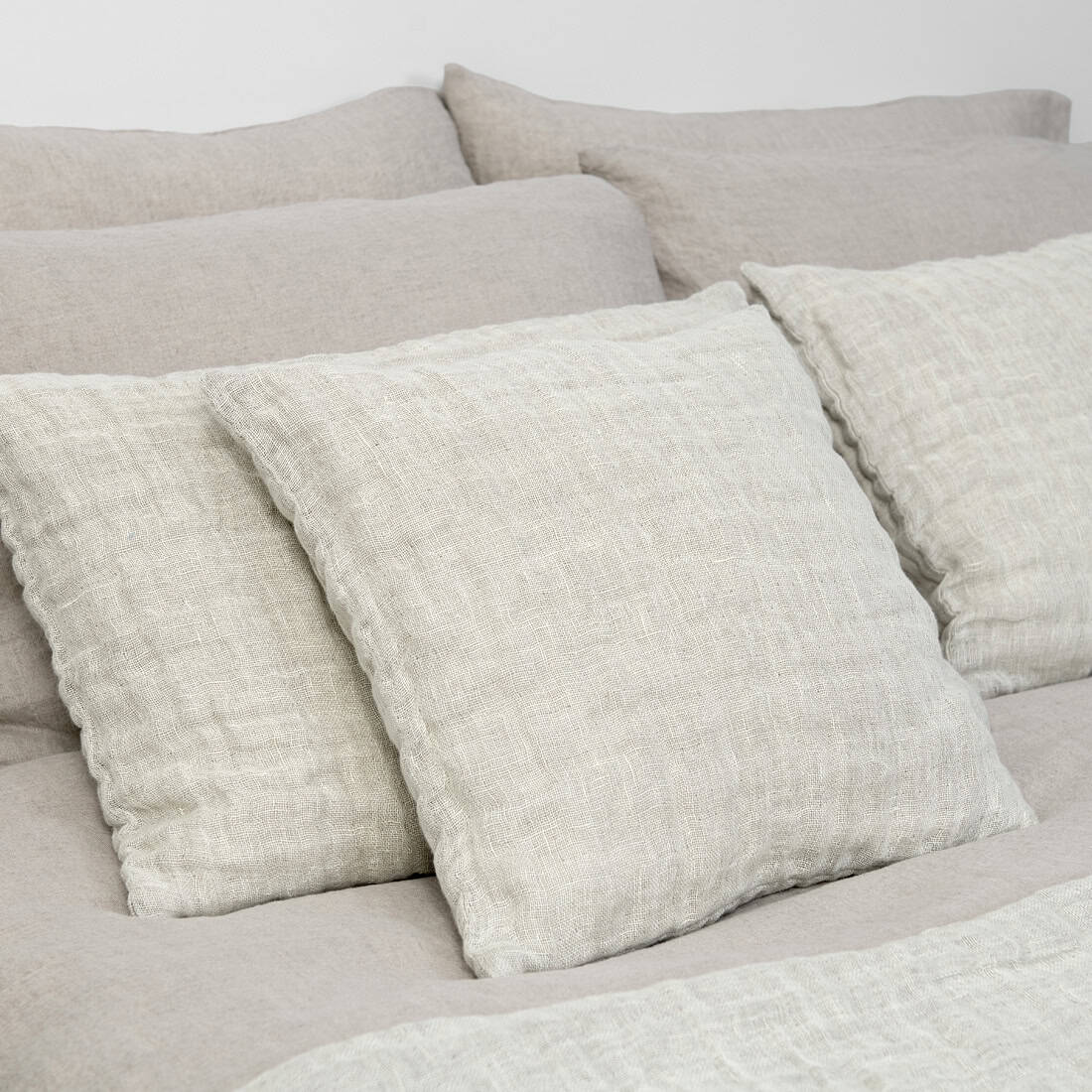 Linen cushion cover vanilla